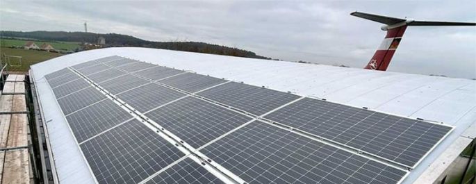 Photovoltaikanlage auf dem Hangar